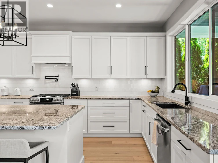 2418 Crestview Road, West Kelowna, BC, V1Z 1Z2 - 9