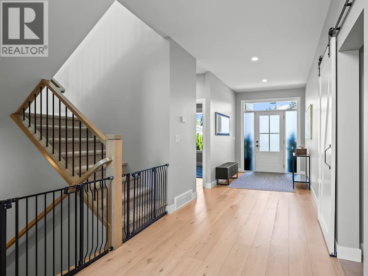 2418 Crestview Road, West Kelowna, BC, V1Z 1Z2 - 33