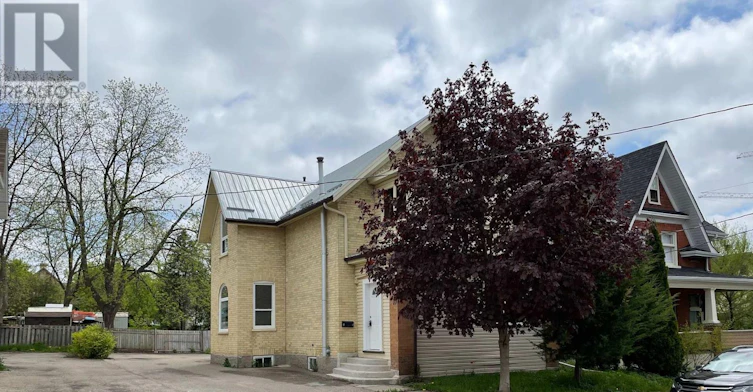 MAIN-49 Madison Avenue N, Kitchener, ON, N2H 2Z5