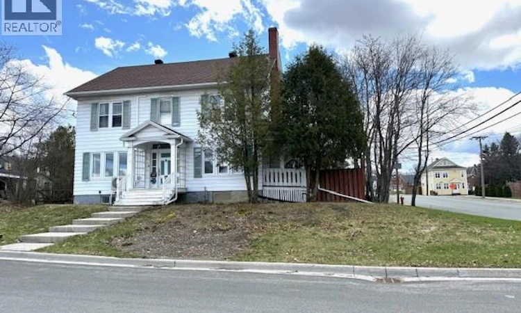 28 Dufferin Street