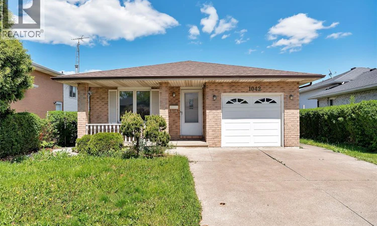 1042 Brookview Crescent