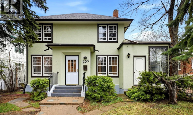 203 Angus Crescent