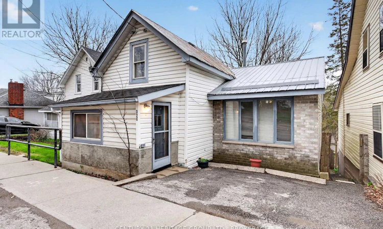 326 Dundas Street