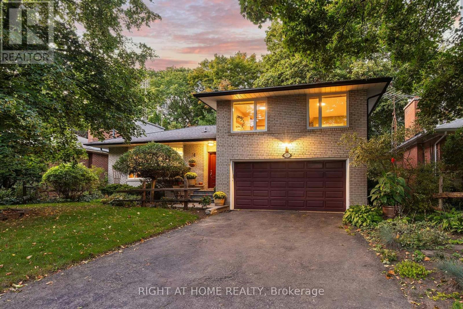 3325 Enniskillen Circle, Mississauga, ON, L5C 2M9