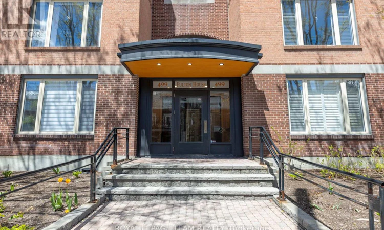 107-499 Sunnyside Avenue W