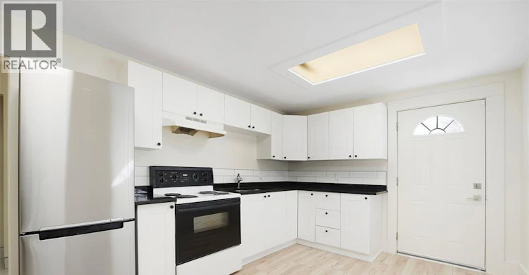 MAIN-785 Hall, Windsor, ON, N9A 2L9 - 9