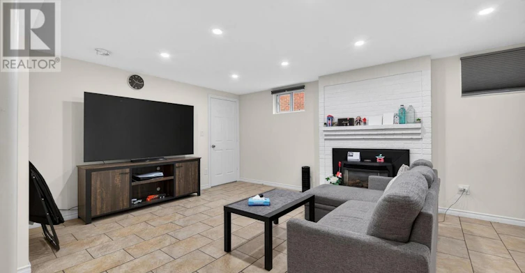 B-92 Aberdeen Avenue, Vaughan, ON, L4L 1C2 - 4