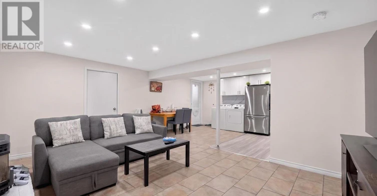 B-92 Aberdeen Avenue, Vaughan, ON, L4L 1C2 - 2