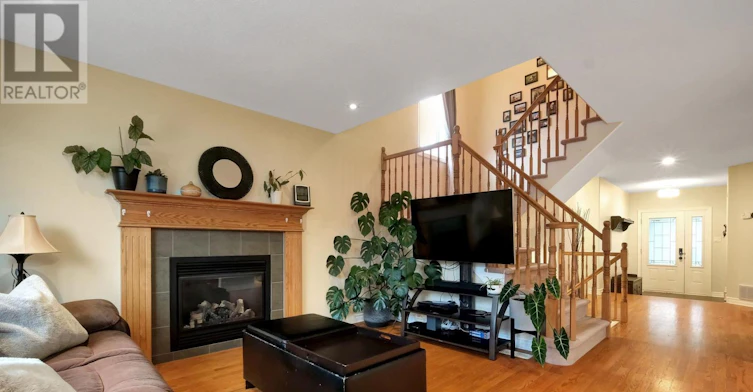 112 Olde Towne Avenue, Russell, ON, K4R 0A6 - 6