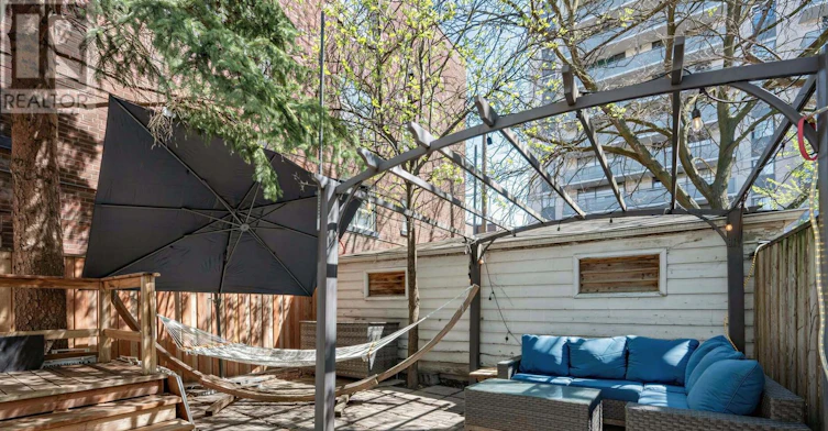 29 Raglan Avenue, Toronto, ON, M6C 2K7 - 30