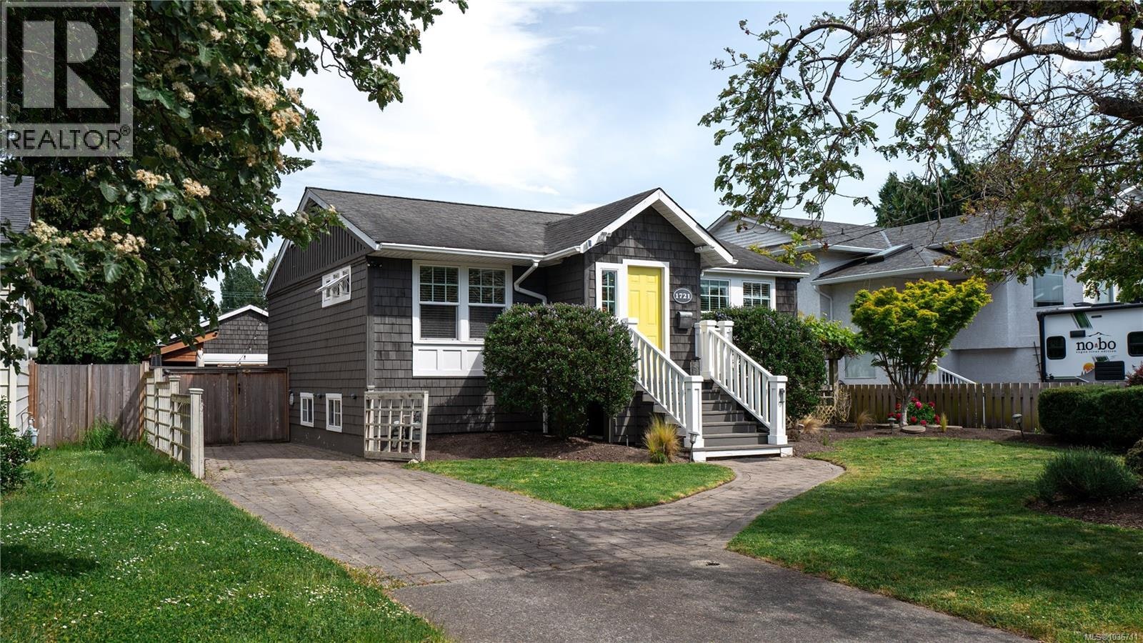 1721 Amphion Street, Victoria, BC, V8R 4Z8