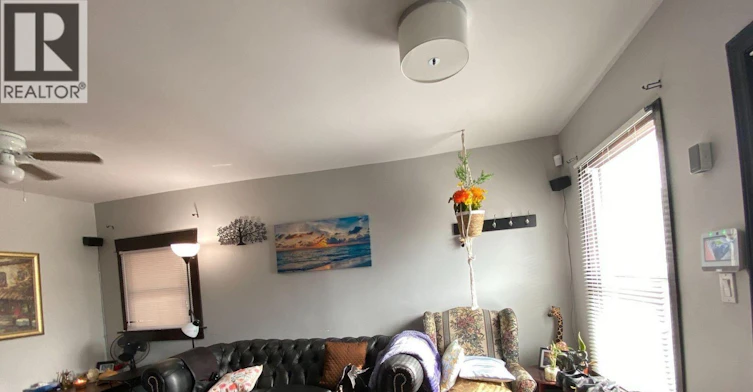 MAIN LEVEL-4765 Sixth Avenue, Niagara Falls, ON, L2E 4T6 - 2