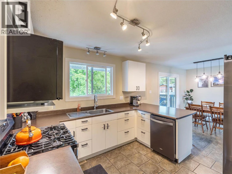 879 Serle Road, Kamloops, BC, V2B 6L8 - 7