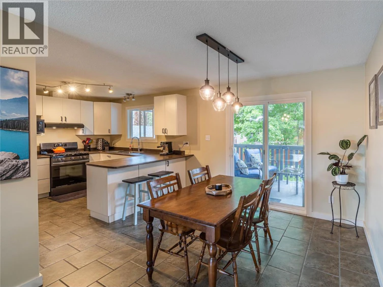 879 Serle Road, Kamloops, BC, V2B 6L8 - 6