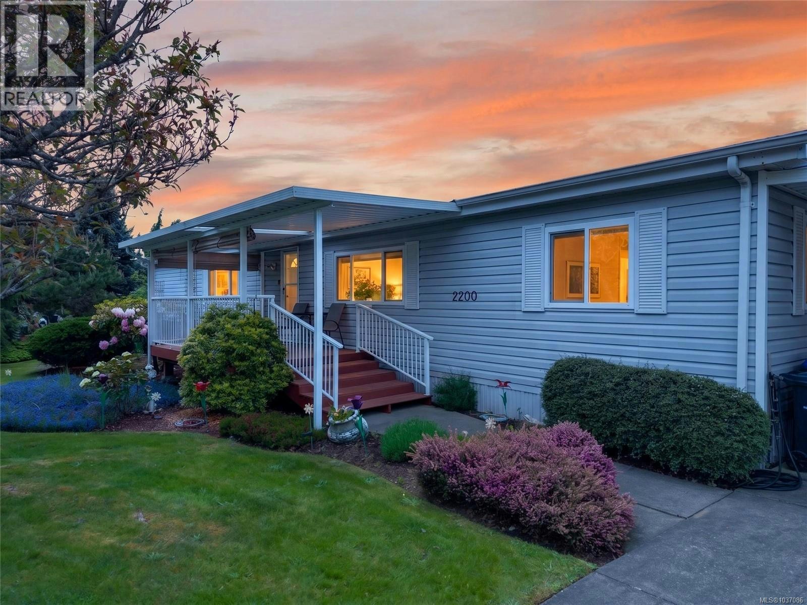 2200 Stadacona Drive, Comox, BC, V9M 3P9