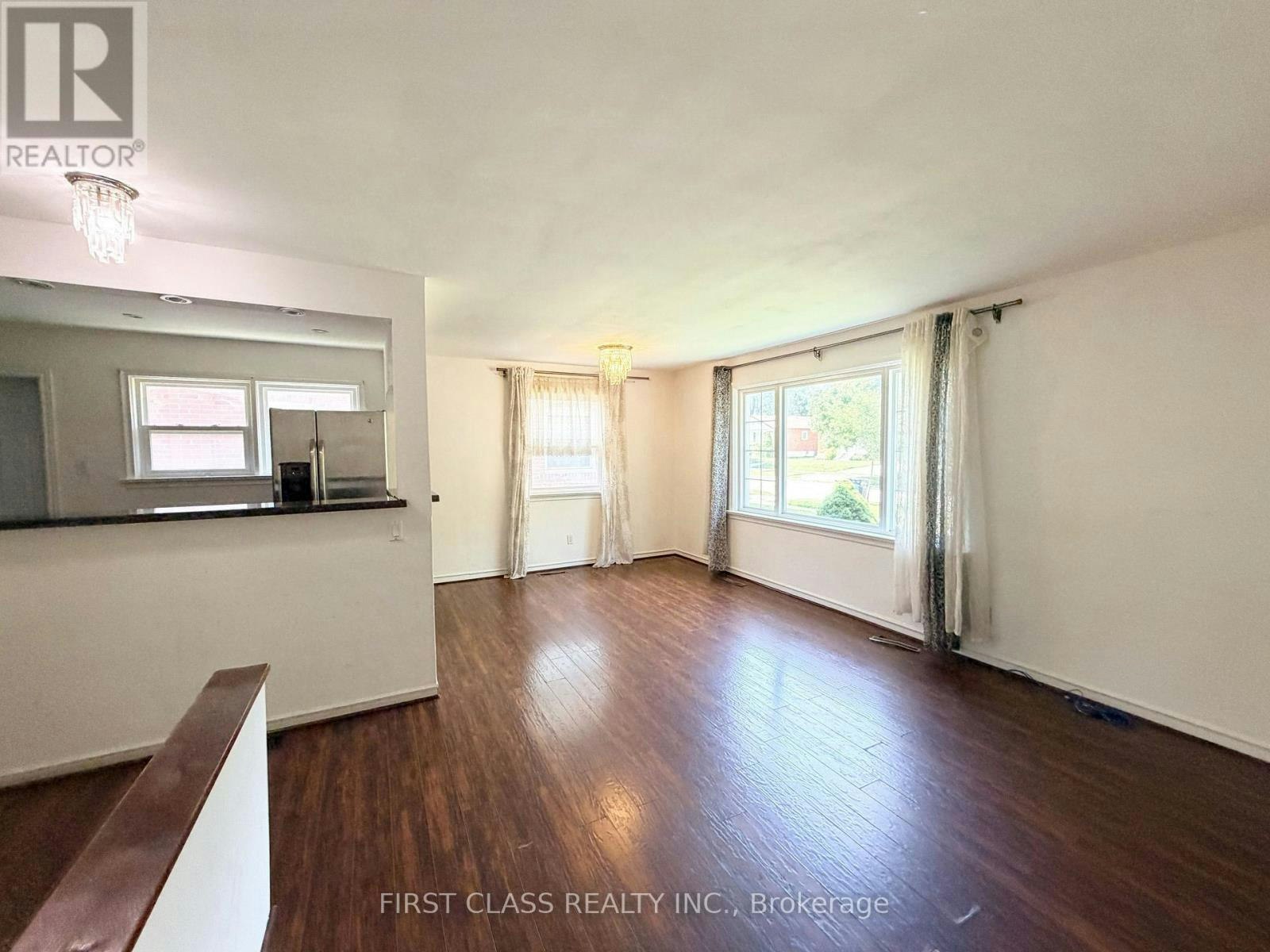 87 Vauxhall Drive, Toronto, ON, M1P 1R1 - 4