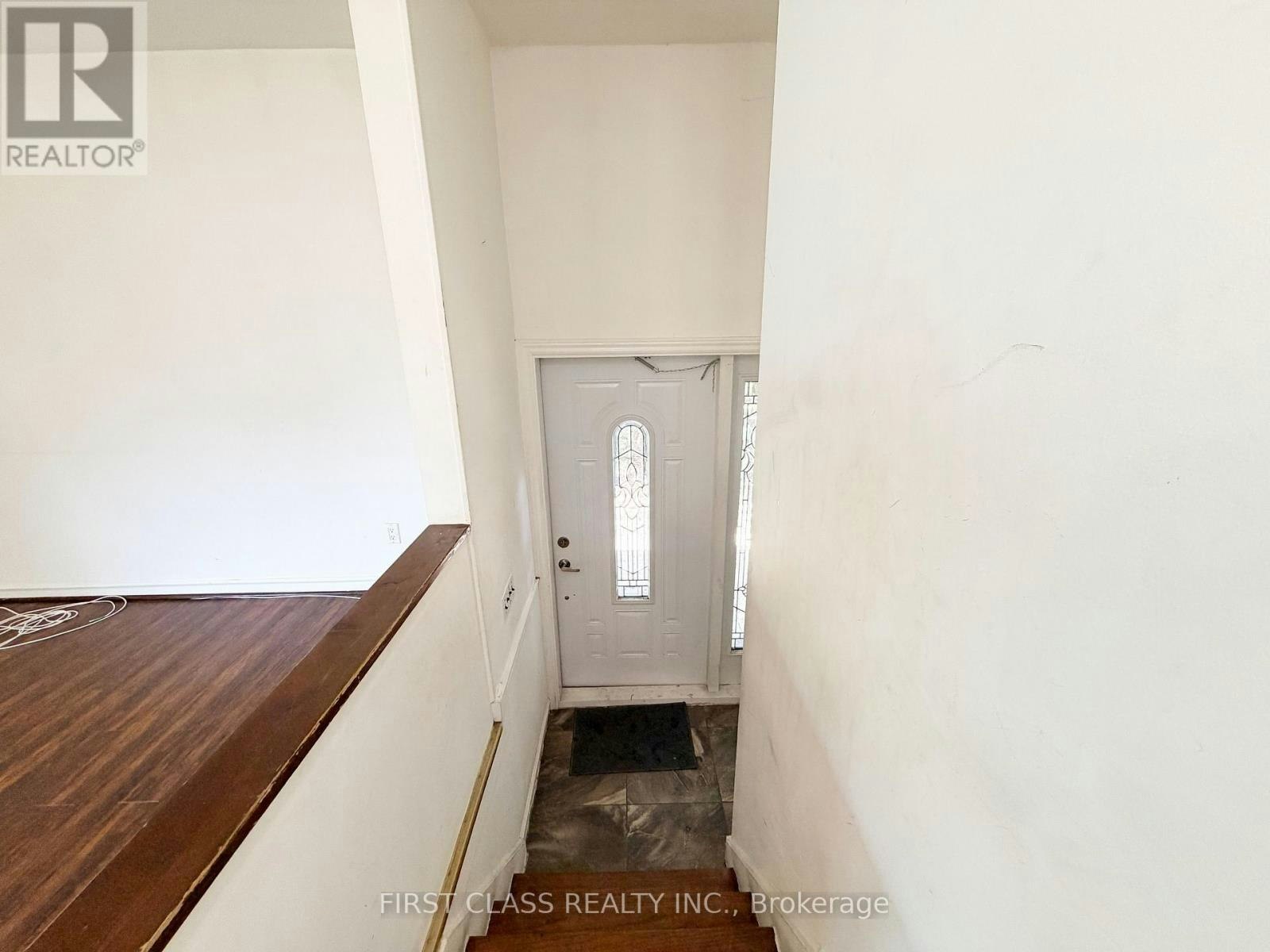 87 Vauxhall Drive, Toronto, ON, M1P 1R1 - 2