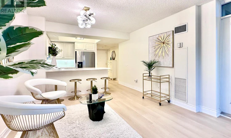 521-15 Northtown Way