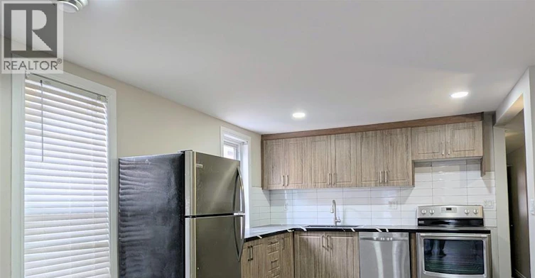 UPPER-22 University Avenue East, Windsor, ON, N9A 2Y4