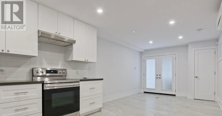 318 Boon Avenue, Toronto, ON, M6E 4A5 - 6