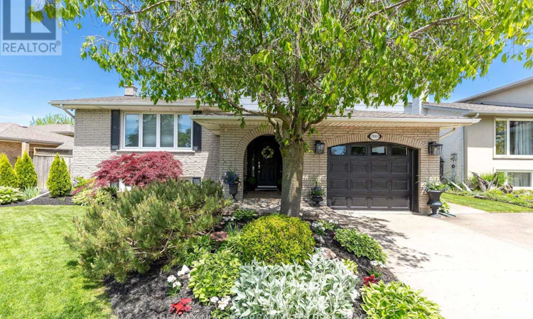 7013 Glengowan Crescent
