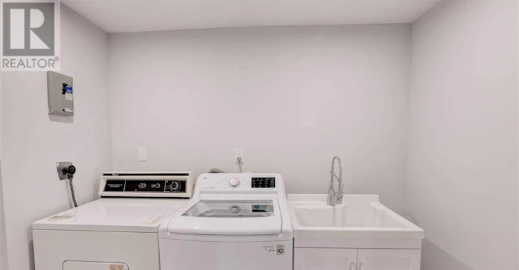 LOWER 2-134 Glenwood Crescent, Toronto, ON, M4B 1K2 - 9