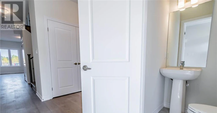 UPPER-77 Renfrew Trail, Welland, ON, L3C 0K2 - 16