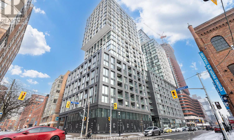1004-158 Front Street E