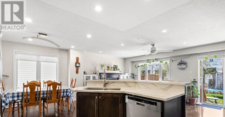 407 Celtic Ridge Crescent, Ottawa, ON, K2W 0B3 - 7
