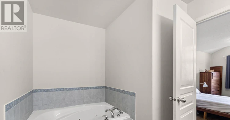 407 Celtic Ridge Crescent, Ottawa, ON, K2W 0B3 - 14