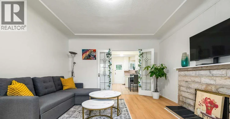 Upstair-2075 44 E Th Avenue, Vancouver, BC, V5P 1N1 - 2