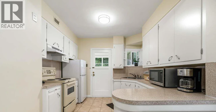 Upstair-2075 44 E Th Avenue, Vancouver, BC, V5P 1N1 - 4