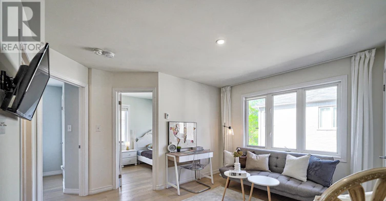 COACH-5 Bloom Street, Markham, ON, L6B 0Z7