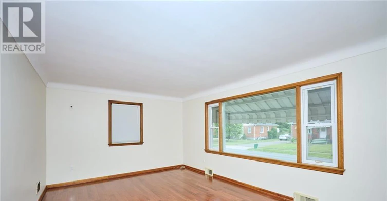 6299 Murray Street, Niagara Falls, ON, L2G 2K8 - 4
