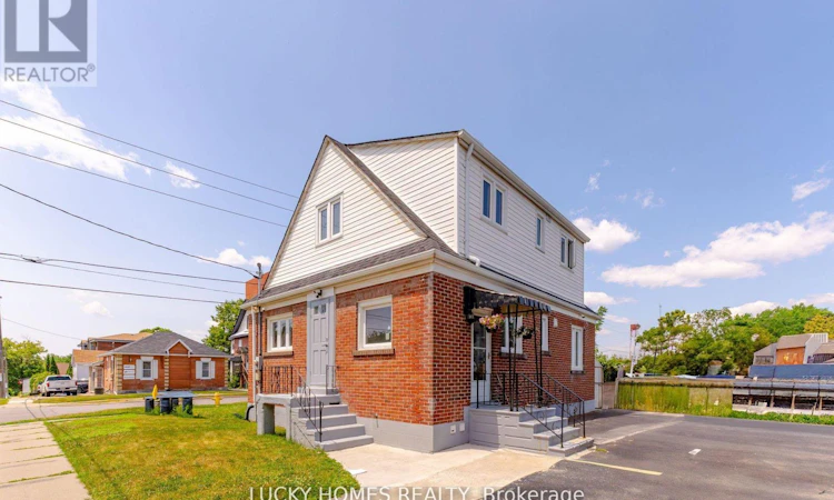157 Centre Street S