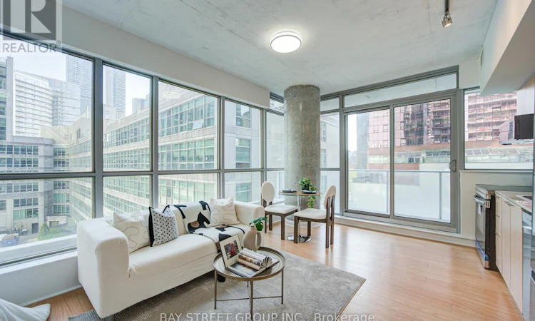 403-375 King Street W