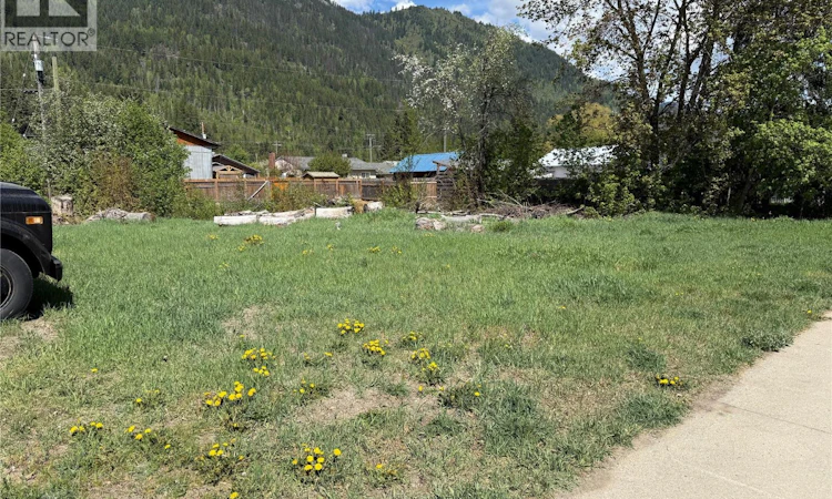 Lot-B Sayward Avenue