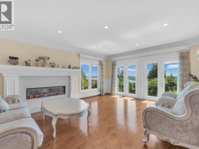 880 Younette Drive - 4