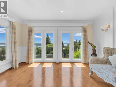 880 Younette Drive - 3