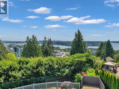 880 Younette Drive - 3