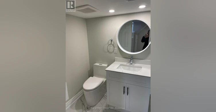 370 Centre Street E, Richmond Hill, ON, L4C 1B6 - 2