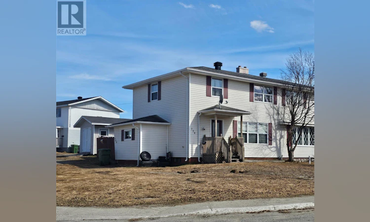 754 Stirling Crescent