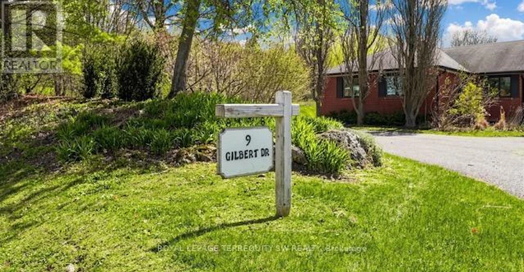 MAIN-9 Gilbert Drive, Aurora, ON, L4G 6W8
