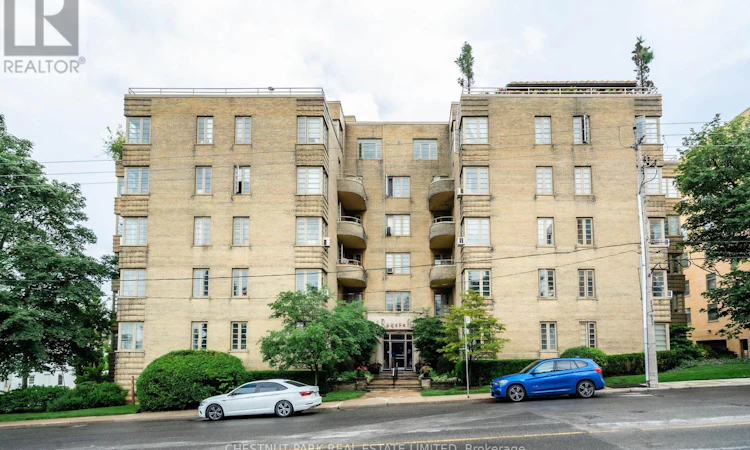 403-707 Eglinton Avenue W