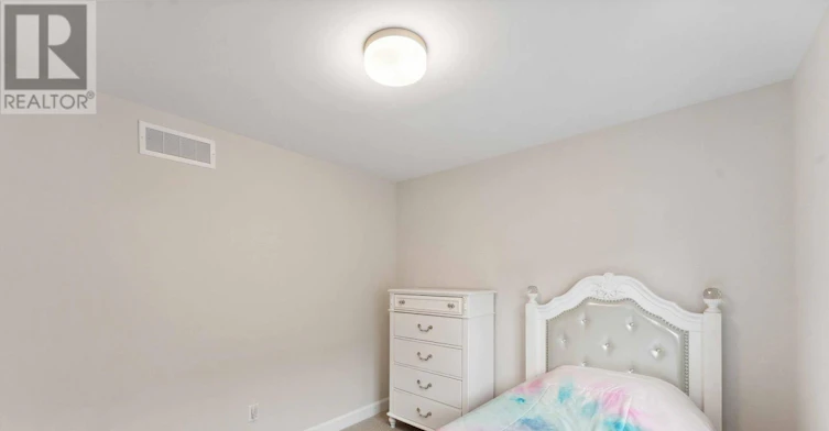 934 Clarkia Street, Ottawa, ON, K1T 0Y1 - 8