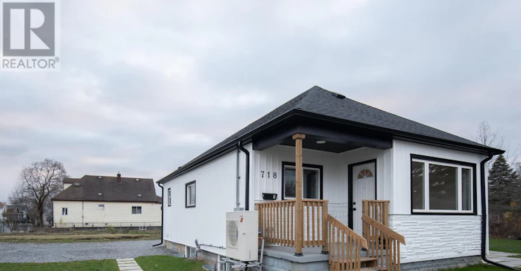 UPPER-718 Ontario Road, Welland, ON, L3B 5C9 - 13