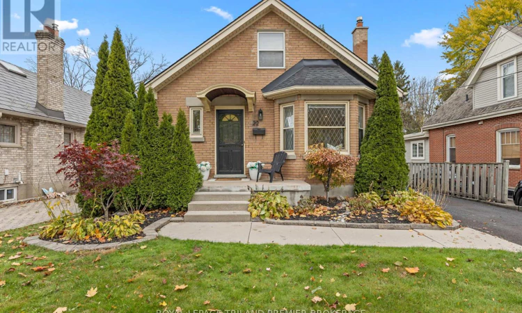 22 Briscoe Street E