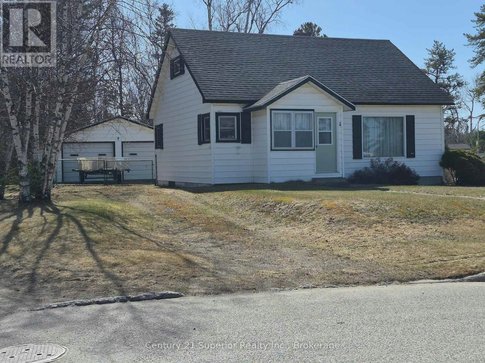 2 Laurier Avenue, Terrace Bay, ON, P0T 2W0
