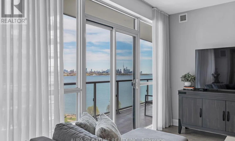901-110 Marine Parade Drive