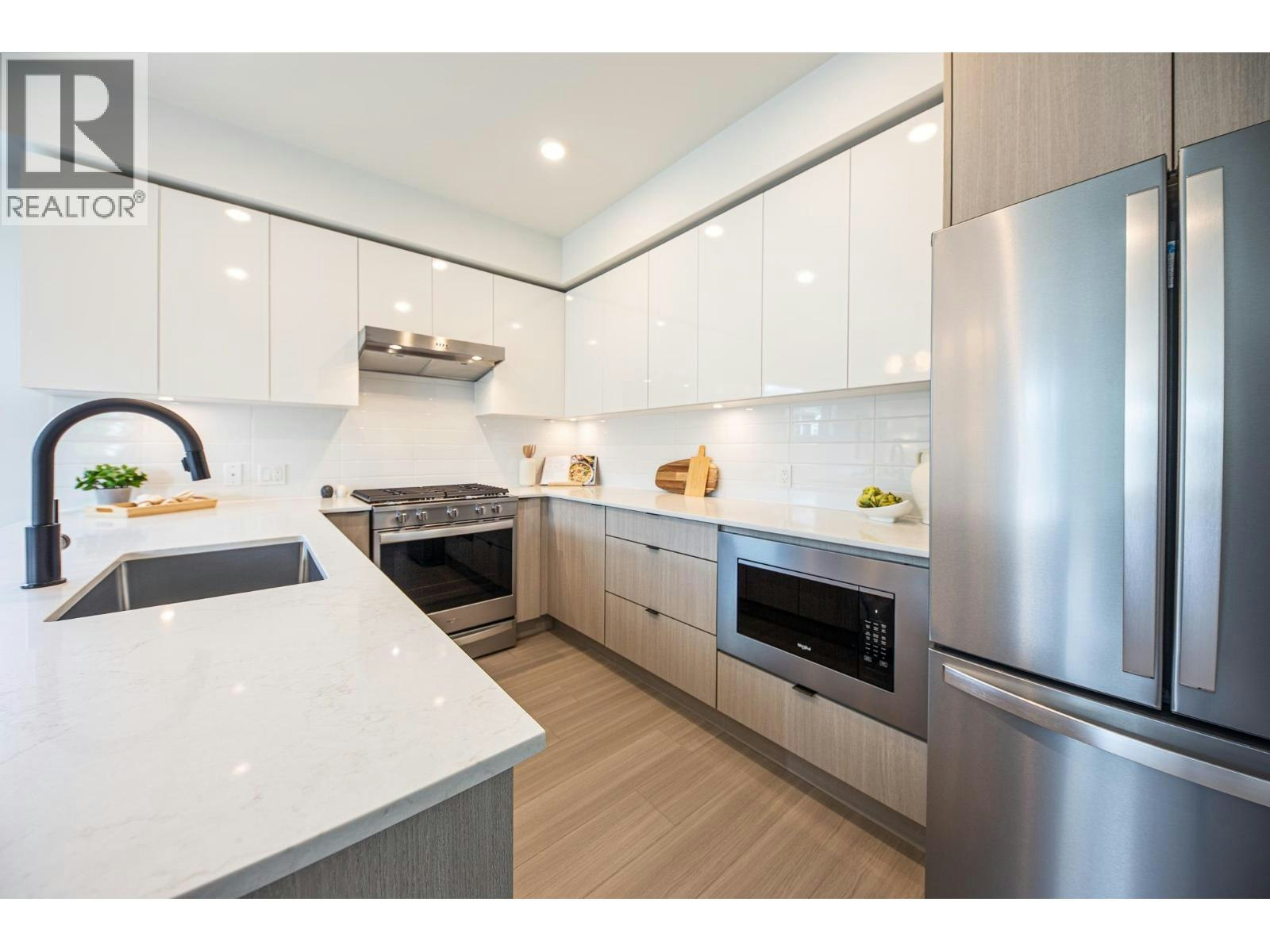 202-2277 Hawthorne Avenue, Port Coquitlam, BC, V3C 1W7